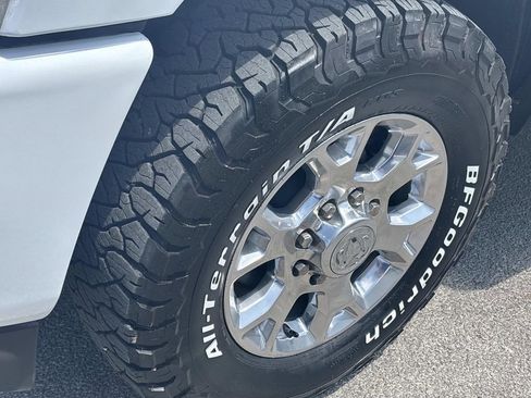 Used 2024 RAM 2500 Laramie AWD/4WD image 9