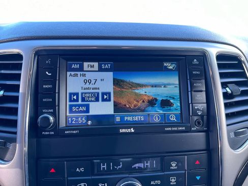 Used 2012 Jeep Grand Cherokee Laredo AWD/4WD image 16