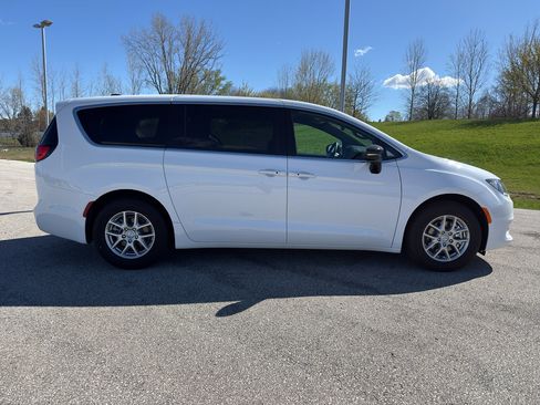 New 2026 Chrysler Voyager LX FWD image 4