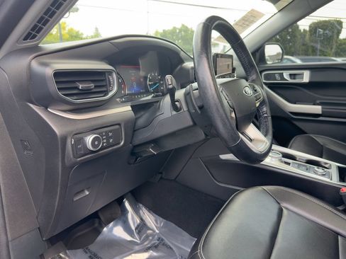 Used 2021 Ford Explorer XLT w/ Equipment Group 202A AWD/4WD image 24