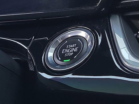 Used 2024 Chevrolet Trax RS w/ Driver Confidence Package image 17