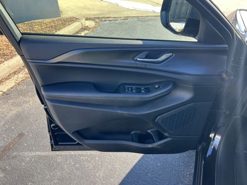 New 2025 Jeep Grand Cherokee L Altitude image 18