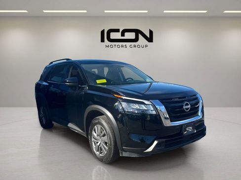 Used 2025 Nissan Pathfinder SV image 7