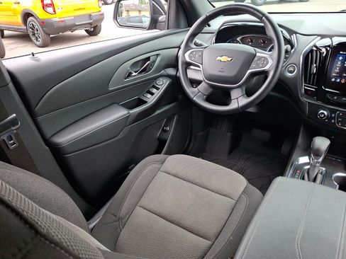 Used 2023 Chevrolet Traverse LT FWD image 14