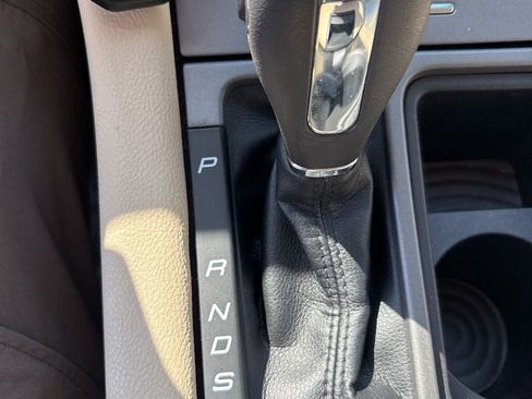 Used 2016 Ford Taurus SE image 18