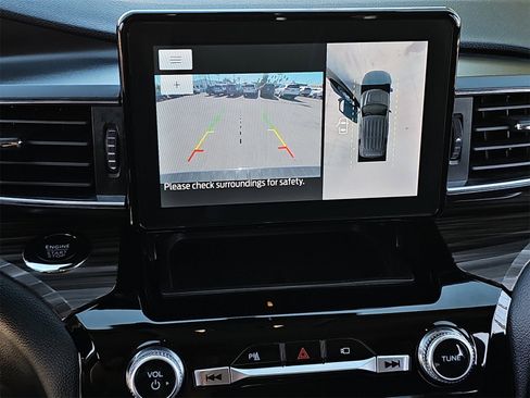 Used 2023 Ford Explorer Limited image 25