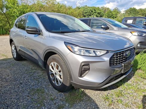Used 2023 Ford Escape Active w/ Tech Pack #1 AWD/4WD image 2