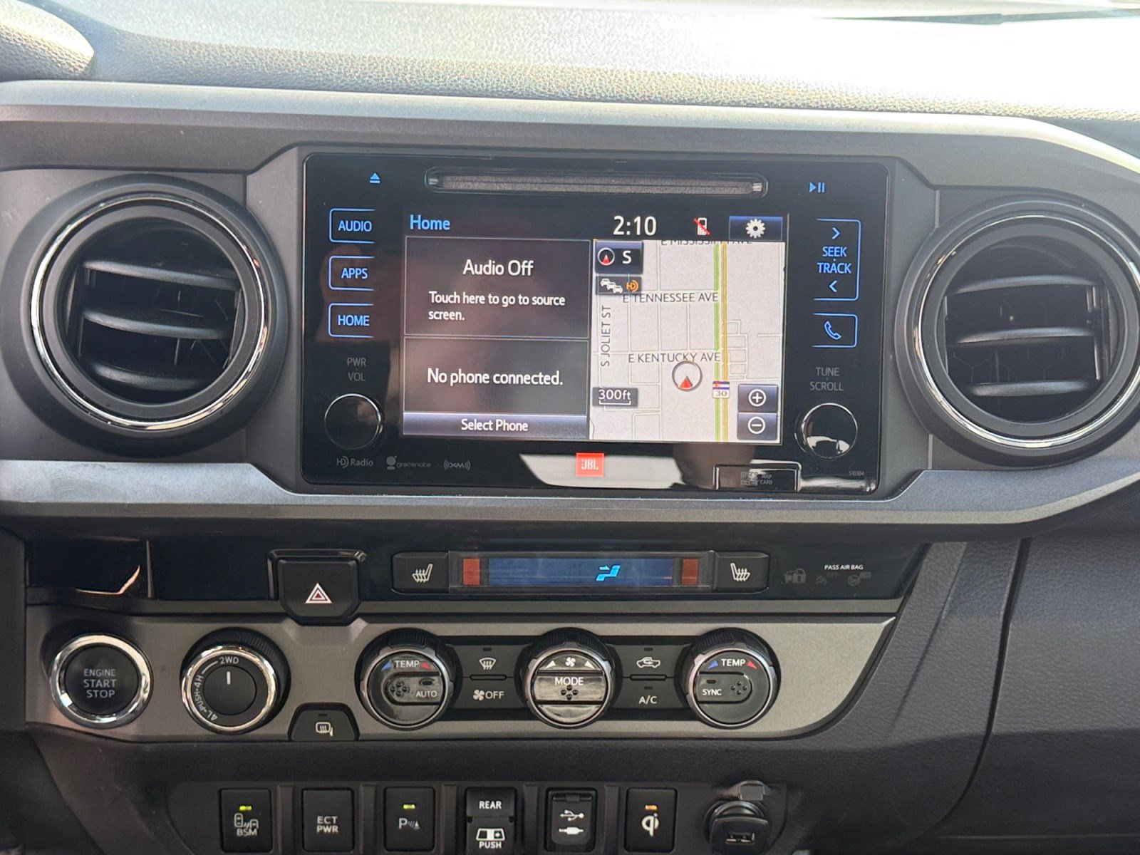 Used 2018 Toyota Tacoma TRD Sport AWD/4WD image 26