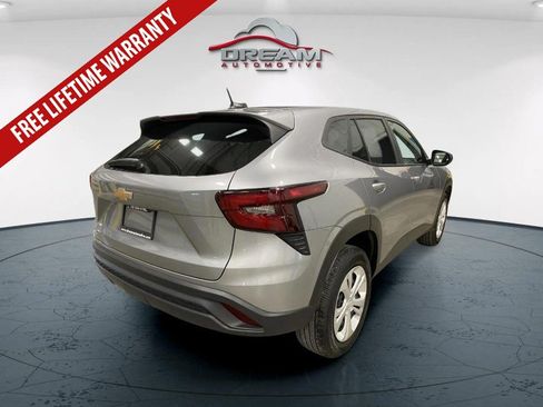Used 2024 Chevrolet Trax LS FWD image 17