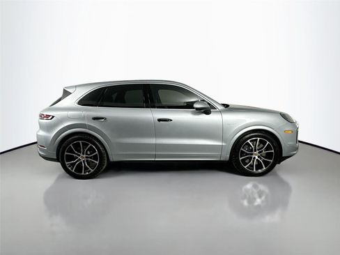 Certified 2026 Porsche Cayenne E-Hybrid AWD/4WD image 8