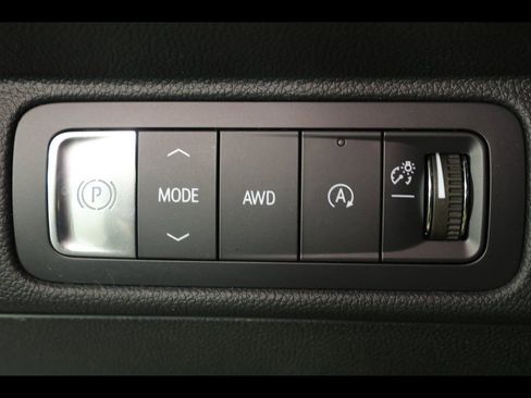 Used 2025 Chevrolet Traverse LT AWD/4WD image 13