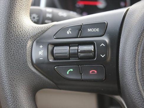 Used 2018 Kia Sorento LX image 12