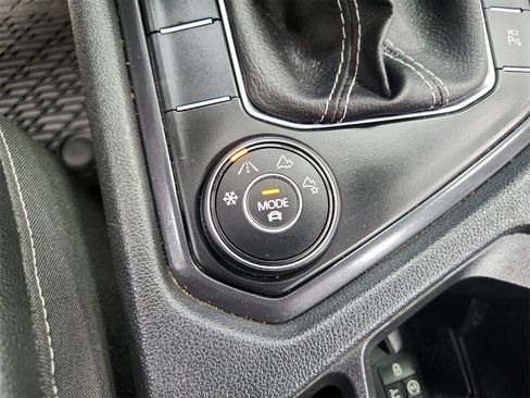 Used 2024 Volkswagen Tiguan SEL R-Line image 29