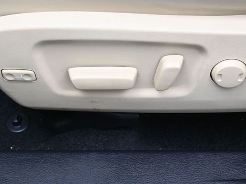 Used 2019 Toyota Highlander XLE image 10