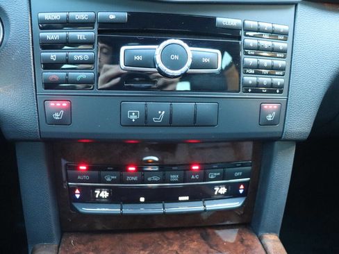 Used 2013 Mercedes-Benz E 350 Sedan image 29