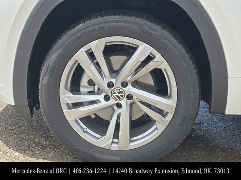 Used 2024 Volkswagen Atlas Cross Sport SEL R-Line AWD/4WD image 11
