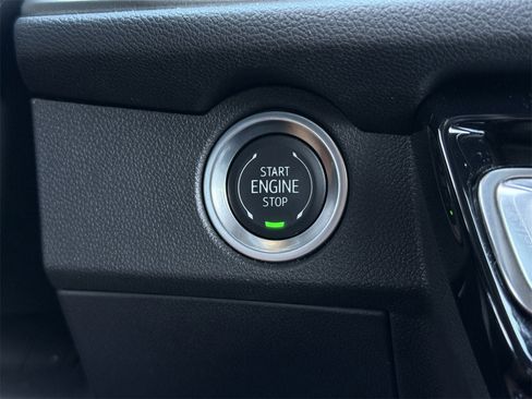 Used 2025 Chevrolet Traverse LT image 20