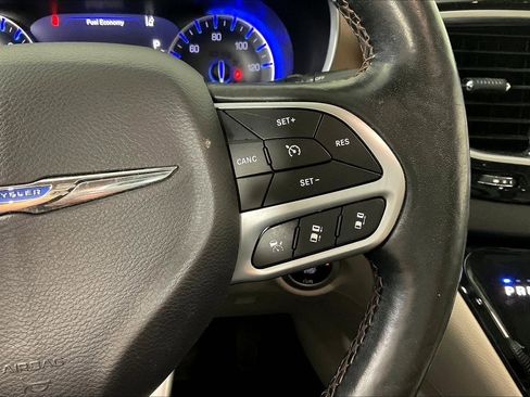Used 2018 Chrysler Pacifica Touring-L Plus w/ Advanced Safetytec Group FWD image 13