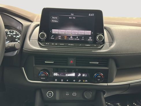 Used 2023 Nissan Rogue SV image 14