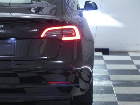 Used 2023 Tesla Model 3 Standard Range RWD image 29