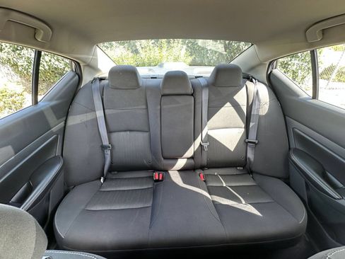 Used 2025 Nissan Altima 2.5 SV FWD image 33