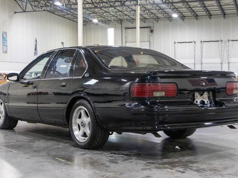 Used 1995 Chevrolet Impala SS RWD image 5