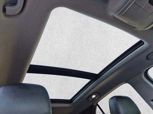 Used 2018 Chevrolet Equinox Premier AWD/4WD image 18
