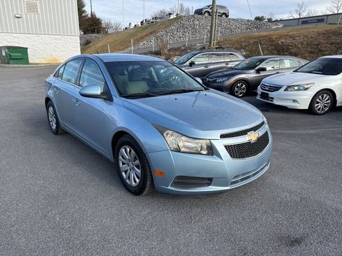 Used 2011 Chevrolet Cruze LT image 2