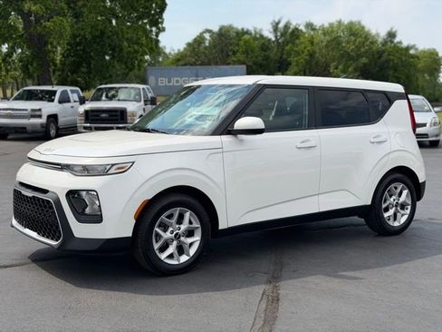 Used 2022 Kia Soul LX w/ Technology Package FWD image 3