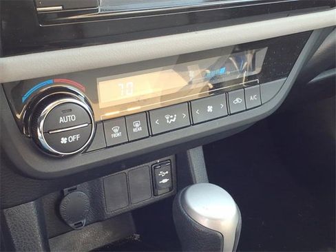 Used 2016 Toyota Corolla L image 11