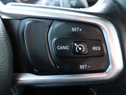 Used 2018 Jeep Wrangler Unlimited Sahara w/ Dual Top Group AWD/4WD image 31