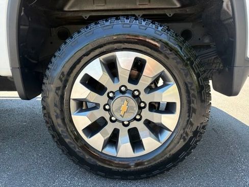 Used 2025 Chevrolet Silverado 2500 Custom w/ Custom Value Package AWD/4WD image 15