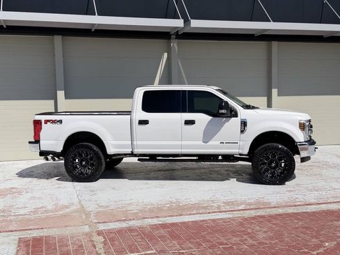 Used 2019 Ford F250 XLT w/ FX4 Off-Road Package AWD/4WD image 9