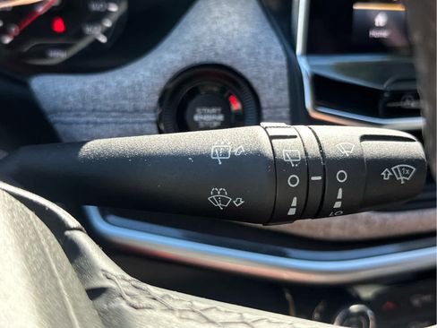 Used 2024 Jeep Compass Latitude image 31