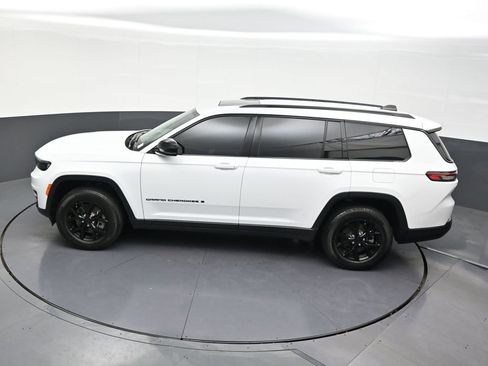 Used 2024 Jeep Grand Cherokee L Altitude AWD/4WD image 21