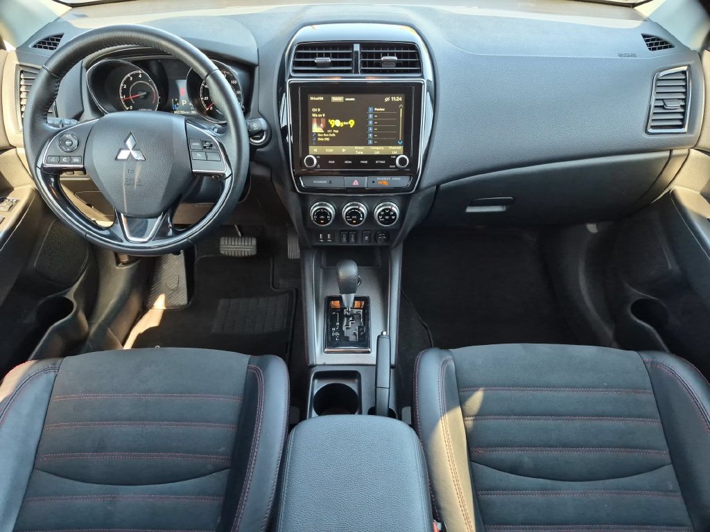 Used 2025 Mitsubishi Outlander Sport SE AWD/4WD image 25