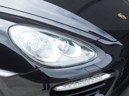Used 2012 Porsche Cayenne Turbo AWD/4WD image 25