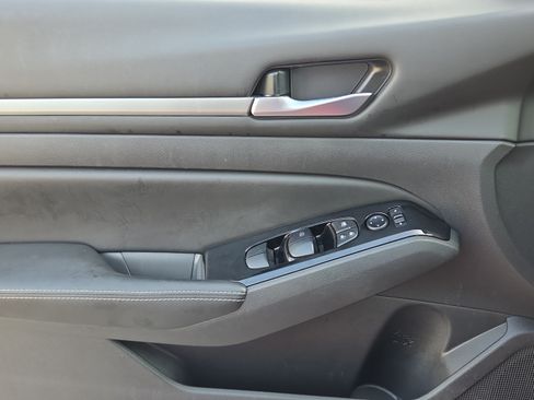 Used 2023 Nissan Altima 2.5 SV FWD image 32