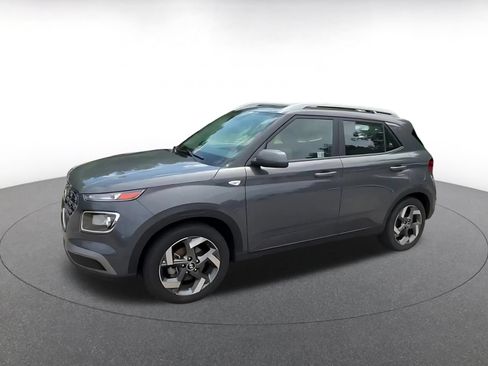 Used 2025 Hyundai Venue SEL FWD image 8