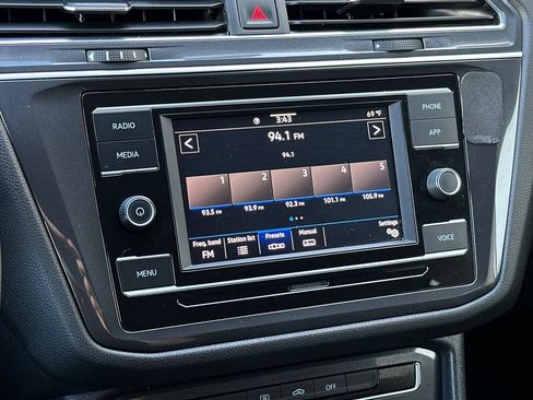 Used 2021 Volkswagen Tiguan S image 19