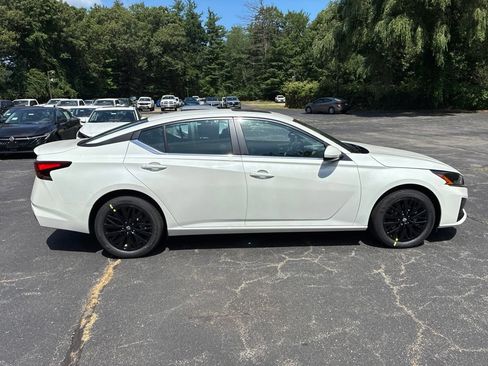 New 2026 Nissan Altima 2.5 SV w/ SV Special Edition Package AWD/4WD image 8