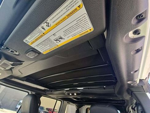 Used 2024 Jeep Wrangler Unlimited Rubicon image 11