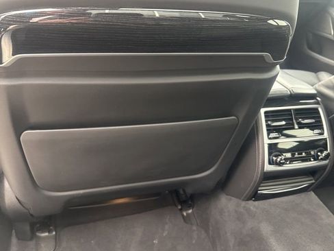 Used 2021 BMW 750i xDrive w/ Executive Package image 14
