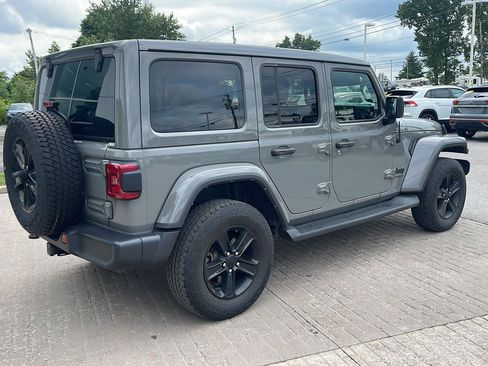 Used 2022 Jeep Wrangler Unlimited Sahara AWD/4WD image 6