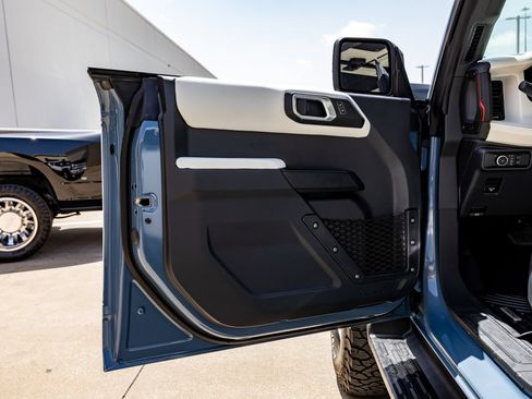 Used 2025 Ford Bronco Heritage Edition AWD/4WD image 37