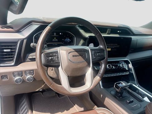 Used 2022 GMC Sierra 1500 Denali w/ Denali Reserve Package AWD/4WD image 11