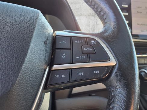 Used 2022 Toyota Sienna XLE FWD image 25