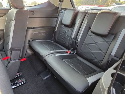Used 2025 Volkswagen Atlas Peak Edition SE AWD/4WD image 23