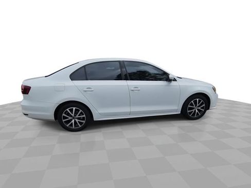 Used 2017 Volkswagen Jetta SE FWD image 9