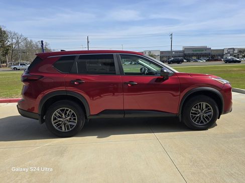 Used 2025 Nissan Rogue S image 6